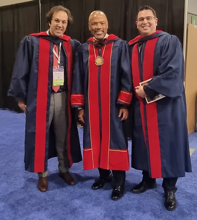 Dr. Bassam Redwan (l.) und Dr. Volkan Kösek (r.) mit Prof. Henri Ford, dem neuen Präsidenten des American College of Surgeons (ACS)